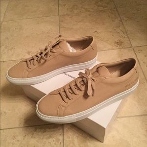 Common Projects Woman Achilles Low Premium in Nude